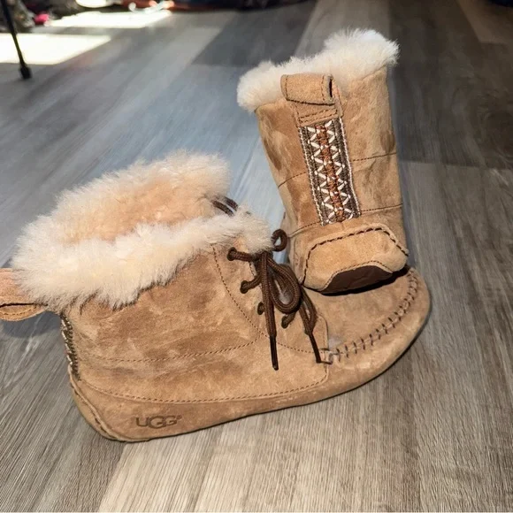 UGG Tan Winter Boots with Fur Lining - Picture 2 of 6